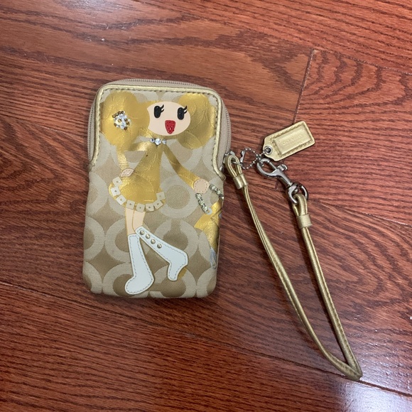 Coach Handbags - COACH Poppy Goldy Universal Case 3.5”L x 5.5”H.